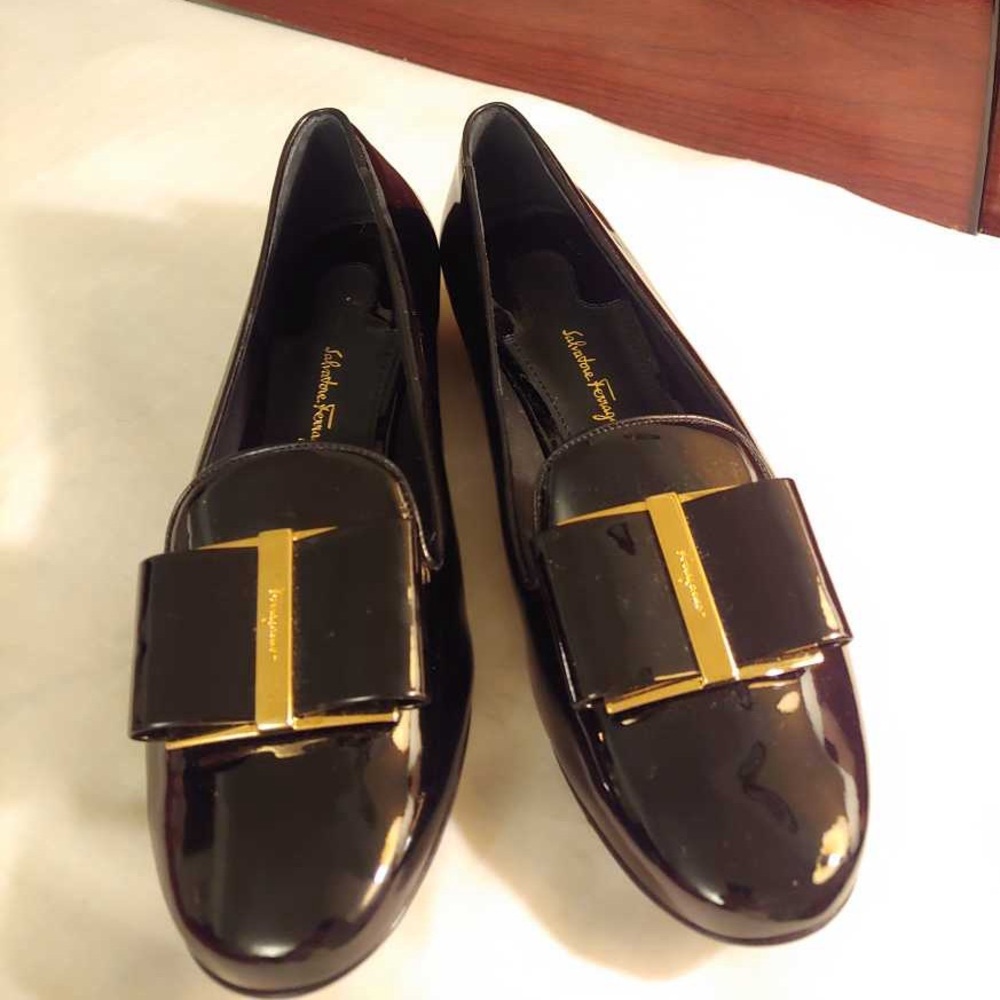 Salvatore Ferragamo Black Patent Leather Loafers size 37 new in box Italy